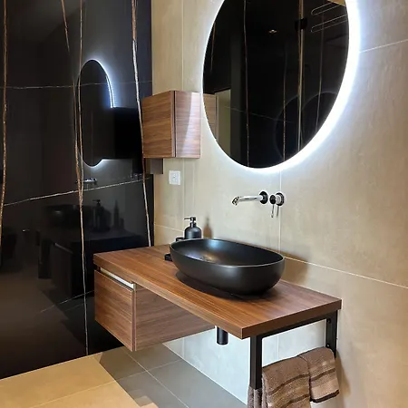 Golden 2 ゲストハウス