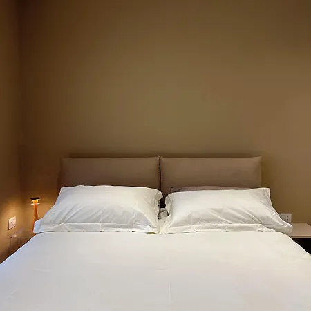 Golden 2 ゲストハウス