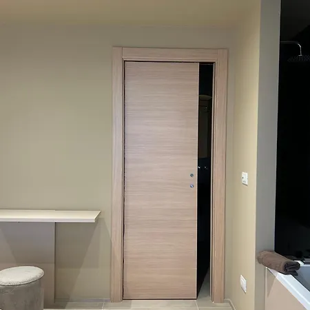 Golden 2 Guest house *