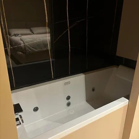 Golden 2 Guest house *