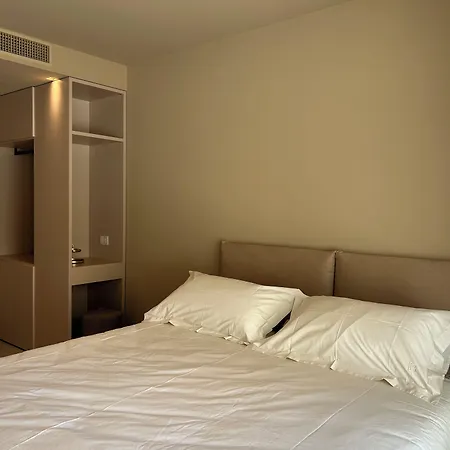 Golden 2 Πανσιόν Monopoli